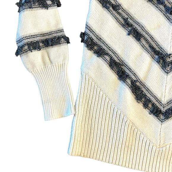 Banana Republic Women's Textured Fringe Cream and Black Sweater - Size Small - Picture 4 of 9